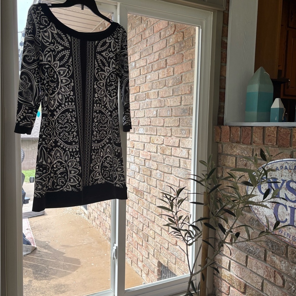 White House Black Market Black and White Printed Shift mid thigh sz M Dress - Picture 5 of 8